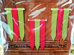 Medieval Royal Renaissance Streamer Banners Red Green Wood Dowel Pack GOT Party