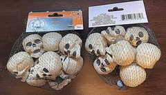 16 small skulls – Halloween Decorations