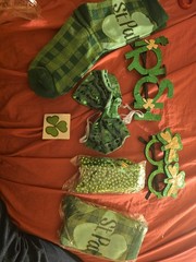 St. Patrick’s Day Shamrock Leprechaun Party Supplies Set Banner Mask Plate